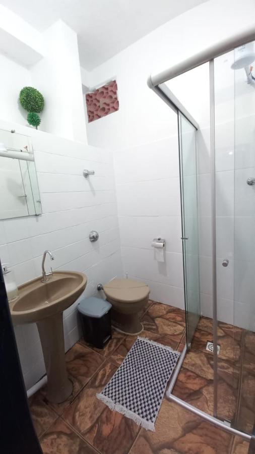 Quarto Individual Em Hospedaria No Centro 오루프레투 외부 사진
