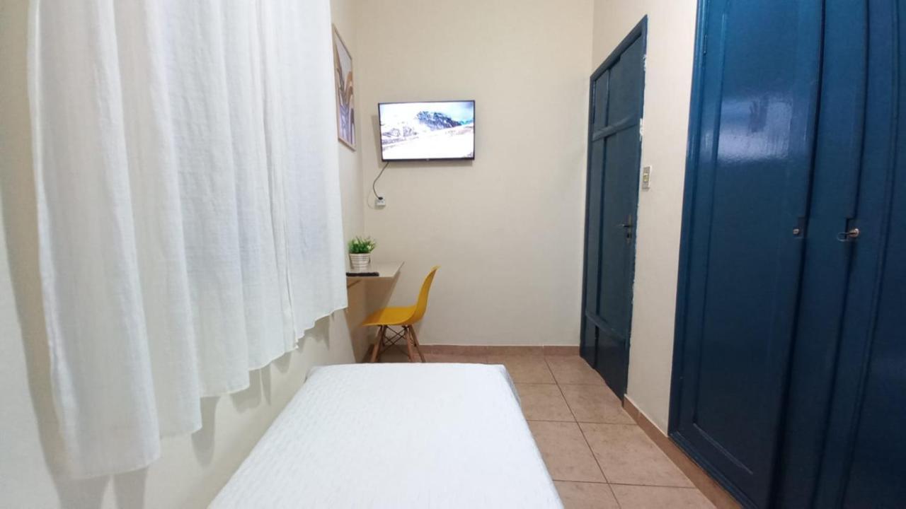 Quarto Individual Em Hospedaria No Centro 오루프레투 외부 사진